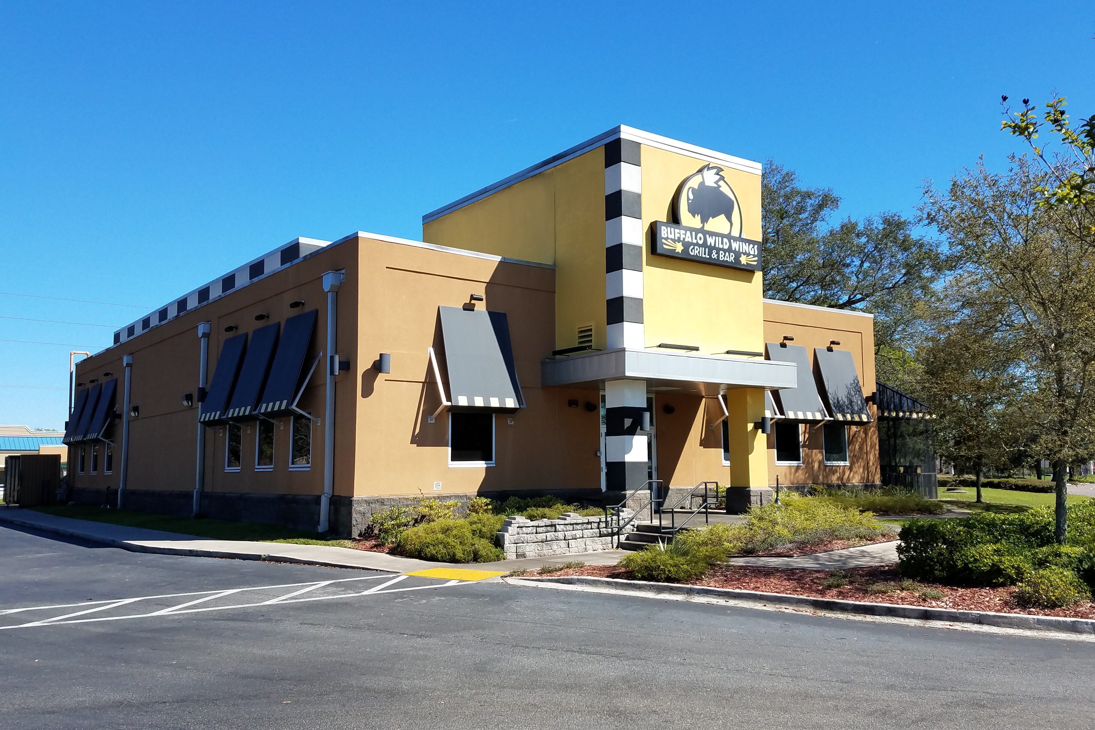 Buffalo Wild Wings building exterior.