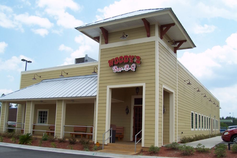 Building exterior of Woody's Bar-B-Q.